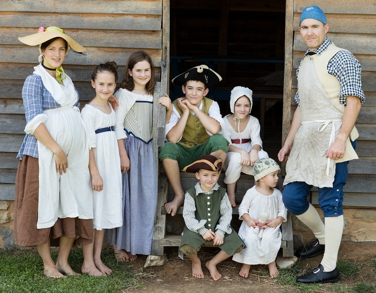 colonial family D6A5925web