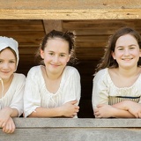 colonial girls D6A5987web