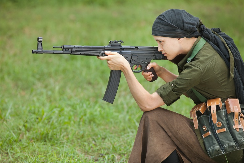 STG44 kneeling 4312web