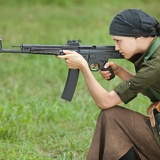 STG44 kneeling 4312web