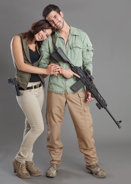 armed_couple_4157.jpg