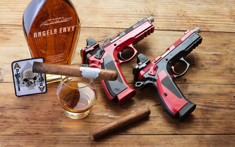 cigar pistols whiskey D6A4733web
