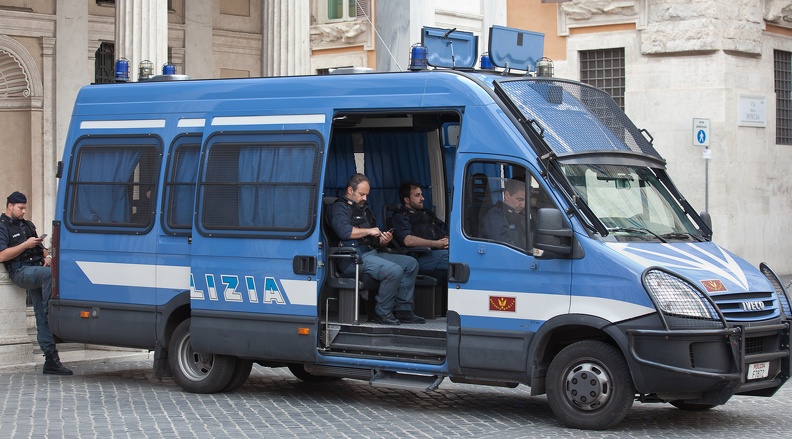 policevan rome 8623