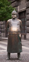 budapest bronze policeman 7795