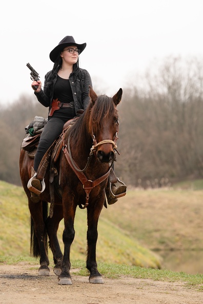 falco_revolver_horseback_DSC6911web.jpg